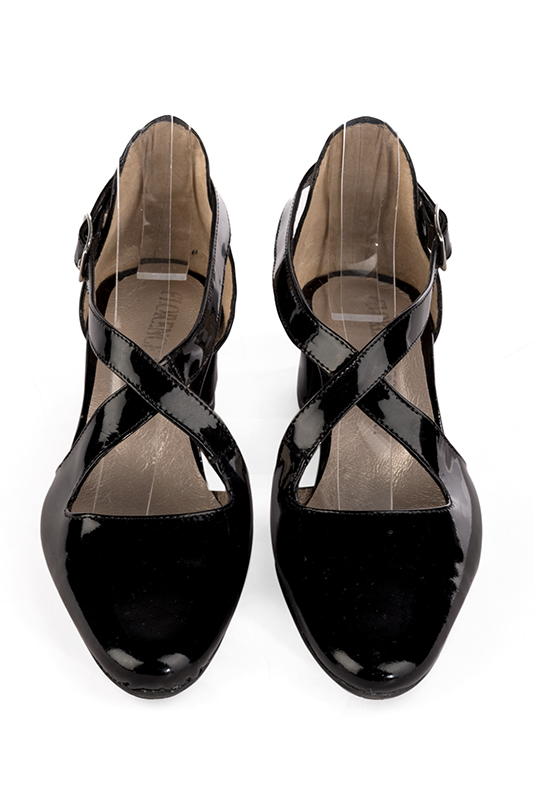 Gloss black women's open side shoes, with crossed straps. Round toe. Low flare heels. Top view - Florence KOOIJMAN